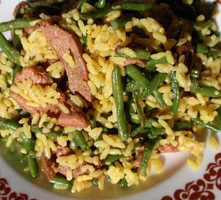 Fazolky s kari rýží a masovými nudličkami - rychle a chutně