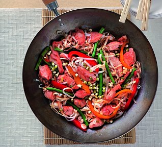 Nudle s kuřetem a zelenými lusky