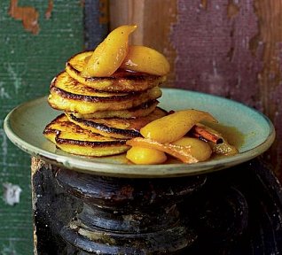 Kukuřičné lívance a hrušky v karamelu