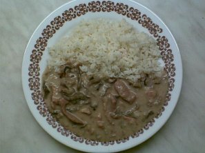 Vepřové se smetanou a houbami s rýží