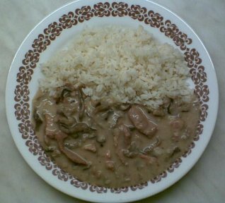 Vepřové se smetanou a houbami s rýží