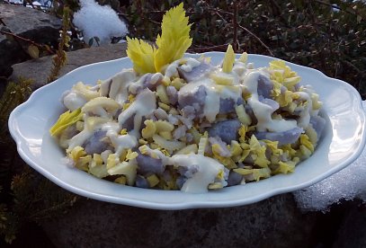 Salát z fialových brambor s řapíkatým celerem