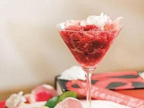 Čínské taštičky štěstí s malinovým sorbetem