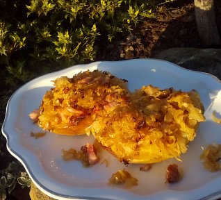 Plněné zapečené brambory s uzeným a zelím