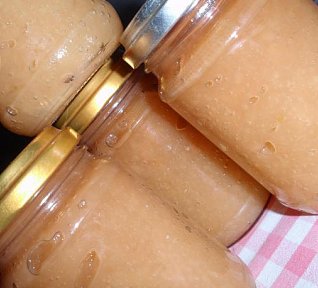 Jablečné nebo hruškové pyré (rozvar) - kořeněný