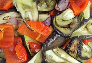 Pečená zelenina v troubě s bylinkami a balsamicem