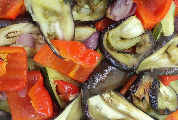 Pečená zelenina v troubě s bylinkami a balsamicem