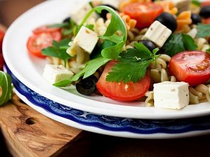 Řecký těstovinový salát