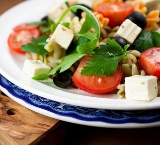 Řecký těstovinový salát