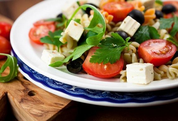 Řecký těstovinový salát