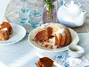 Ořechová bábovka s mrkví a pastinákem