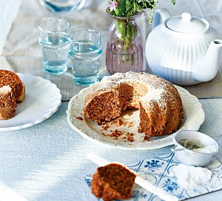 Ořechová bábovka s mrkví a pastinákem