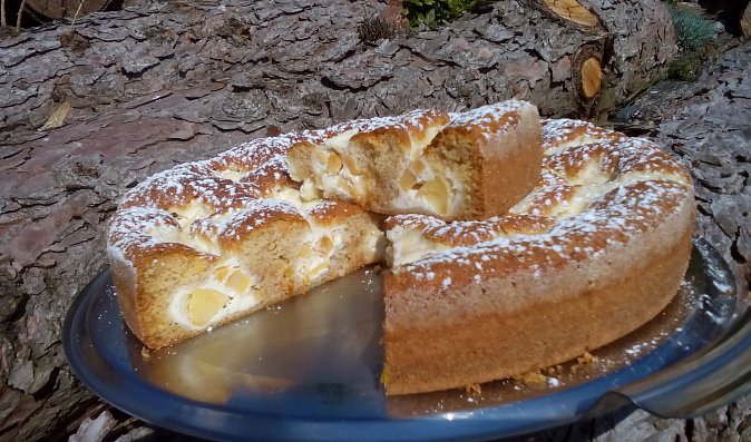 Šťavnatý koláč s jablečným tvarohem