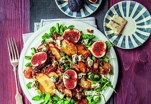 Salát s fíky a pekanovými ořechy