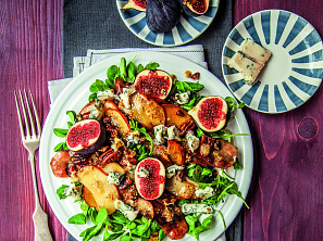 Salát s fíky a pekanovými ořechy