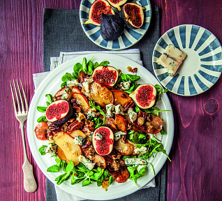 Salát s fíky a pekanovými ořechy