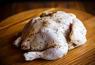 Česnekové kuře s žampionovo-bylinkovou omáčkou