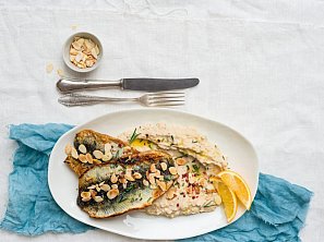 Sleď na másle s fazolovo-mandlovou kaší