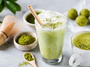 Ledové matcha latté