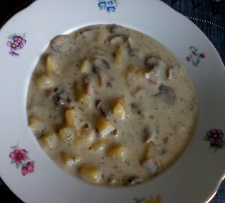 Bramborovo-žampionová polévka na dva způsoby