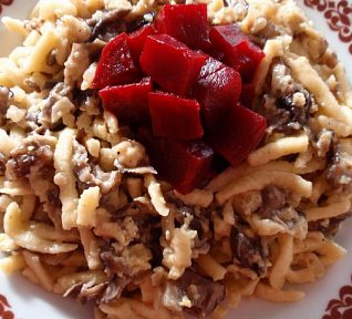 Špecle s houbovou smaženicí