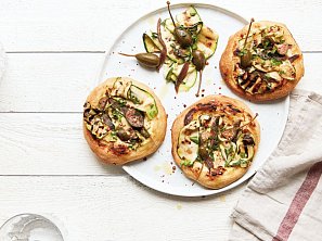 Mini pizzy s ančovičkami a cuketou