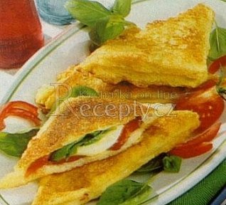 Opečené toasty s mozzarellou
