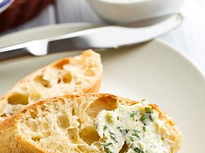 Bylinkové máslo s tymiánem a citronem