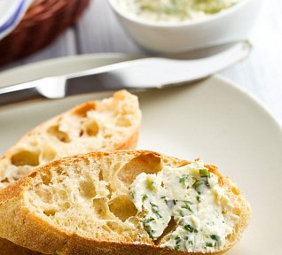 Bylinkové máslo s tymiánem a citronem