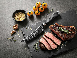 Zauzený hovězí steak s rozmarýnem a česnekem
