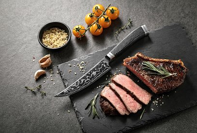 Zauzený hovězí steak s rozmarýnem a česnekem