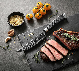Zauzený hovězí steak s rozmarýnem a česnekem