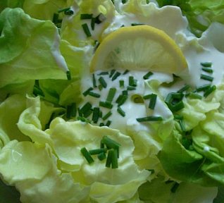 Hlávkový salát se smetanou