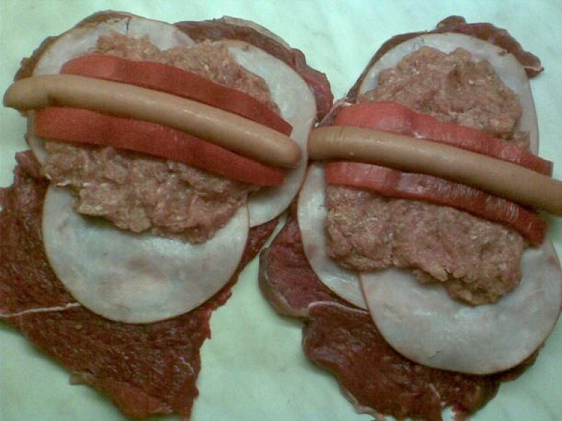 Závitky s mletým masem ve špekové omáčce