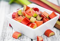 Mandlový crumble s rebarborou