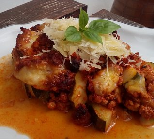 Zapečená cuketa /lilek s mletým masem a mozzarellou