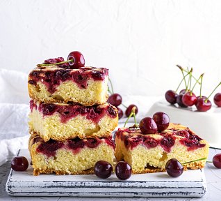 Hrnková bublanina s třešněmi