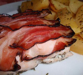 Bylinkové řízky s česnekem - pečené s bramborami