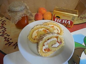 Piškotová roláda s čerstvým ovocem Piškotová roláda s čerstvým ovocem