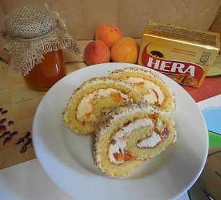 Piškotová roláda s čerstvým ovocem