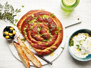 Chlebový šnek s tahini a fenyklem