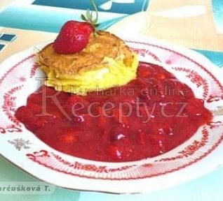 Smažený hermelín s jahodovou omáčkou