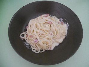 Špagety s vejcem na smetaně Špagety s vejcem na smetaně