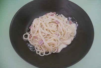 Špagety s vejcem na smetaně