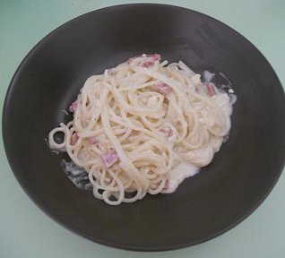 Špagety s vejcem na smetaně