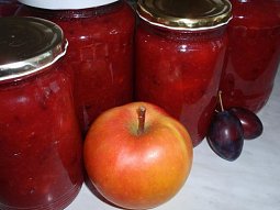 Jablečný rozvar (povidla, přesnídávka) se švestkami