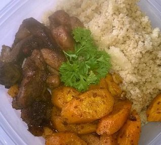 Kuskus s krůtím masem a pikantní mrkví