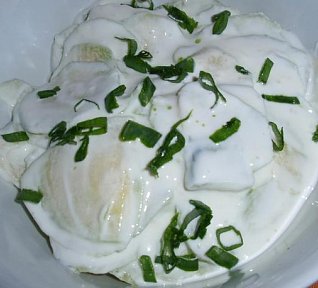 Česnekovo-zázvorový okurkový salát