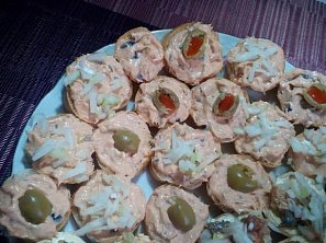 Tuňáková pomazánka s olivami na chlebíčky nebo jednohubky