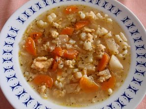 Jednoduchá zeleninová polévka s jíškovo-vaječnou zavářkou